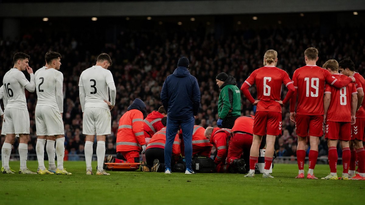 Eriksen desmaia em amistoso da Dinamarca e reacende alerta no futebol