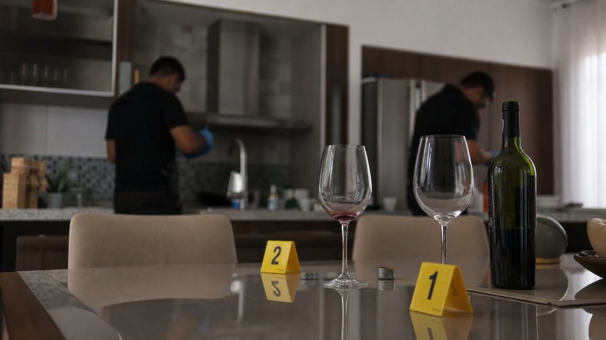 PM morre em apartamento no Recife e pericia mira tacas de vinho