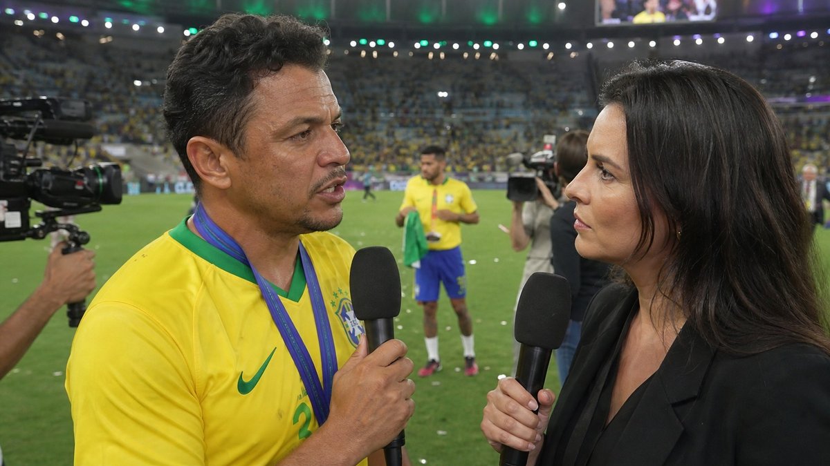 Entrevista tensa em campo após jogo da Seleção Brasileira na Copa